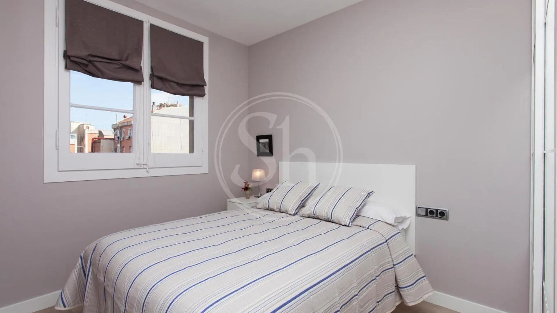 Acogedor Apartamento Junto A Sagrada Familia バルセロナ 0*,