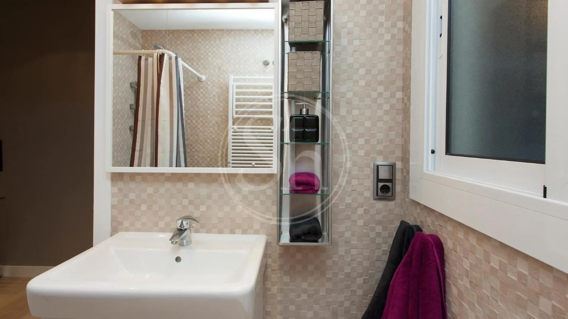 Acogedor Apartamento Junto A Sagrada Familia バルセロナ 0*,
